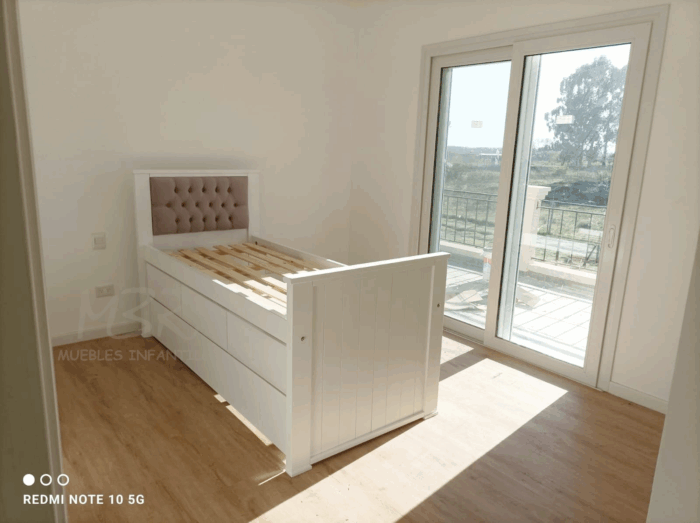 CAMA CON CAPITONE + MODULO DE 3 CAJONES + CARRO CAMA FIJO